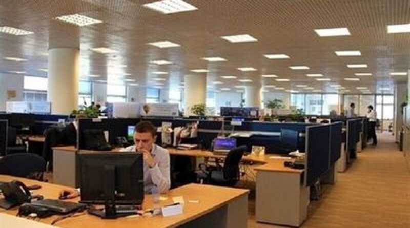 ساعت کار ادارات از فردا به حالت قبل باز می‌گردد