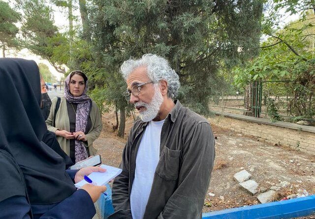 بهروز افخمی در شهرک محل سکونت داریوش مهرجویی و وحیده محمدی‌فر/ ویدئو