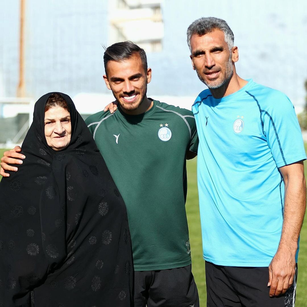 تمرین استقلال میزبان یک میهمان متفاوت 4 (عکس) تمرین استقلال میزبان یک میهمان متفاوت