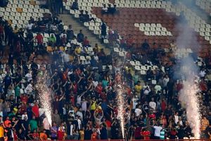 اسکورت داوران بازی فولاد - آلومینیوم تا رختکن!