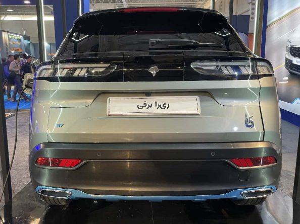 (ویدئو) تولید محصولی عجیب در ایران خودرو/ ری‌را؛ اولین خودروی تمام‌برقی اگزوزدار جهان!