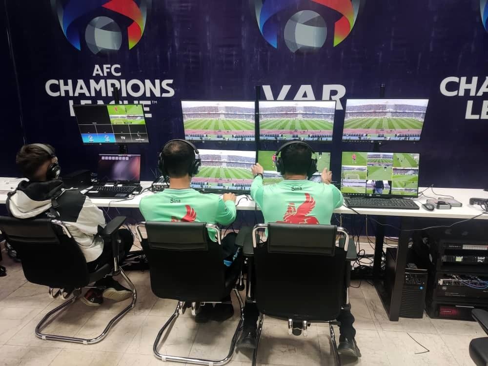 روایتی از وجود داوران عراقی در دربی و اتاق VAR 7 روایت حضور داوران عراقی در شهرآورد+تصاویر