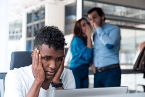 شایعه‌سازی در محل کار می‌تواند برای کارمندان و کارفرمایان مفید باشد!