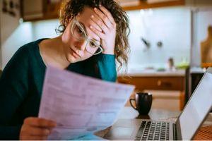 چرا عامل اصلی استرس زنان پول است و راه‌حل مقابله با آن چیست؟