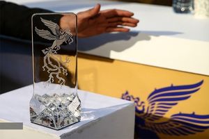 جشنواره فجر، جواد عزتی حاضر، مهران مدیری غایب