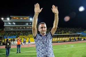 فراز کمالوند سرمربی تیم فوتبال صنعت نفت آبادان شد
