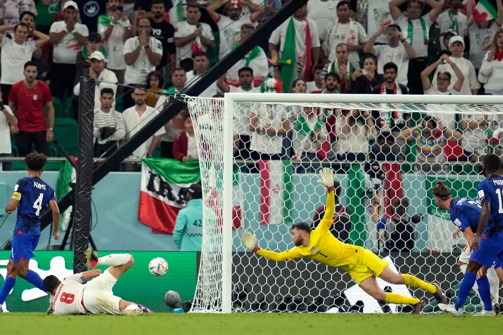 اشک ها و لبخندها؛ ماندگارترین صحنه های فوتبالی نسل جاری فوتبال ایران/ از حسرت طارمی تا پرش شگفت بیرانوند 17 ف گنجی