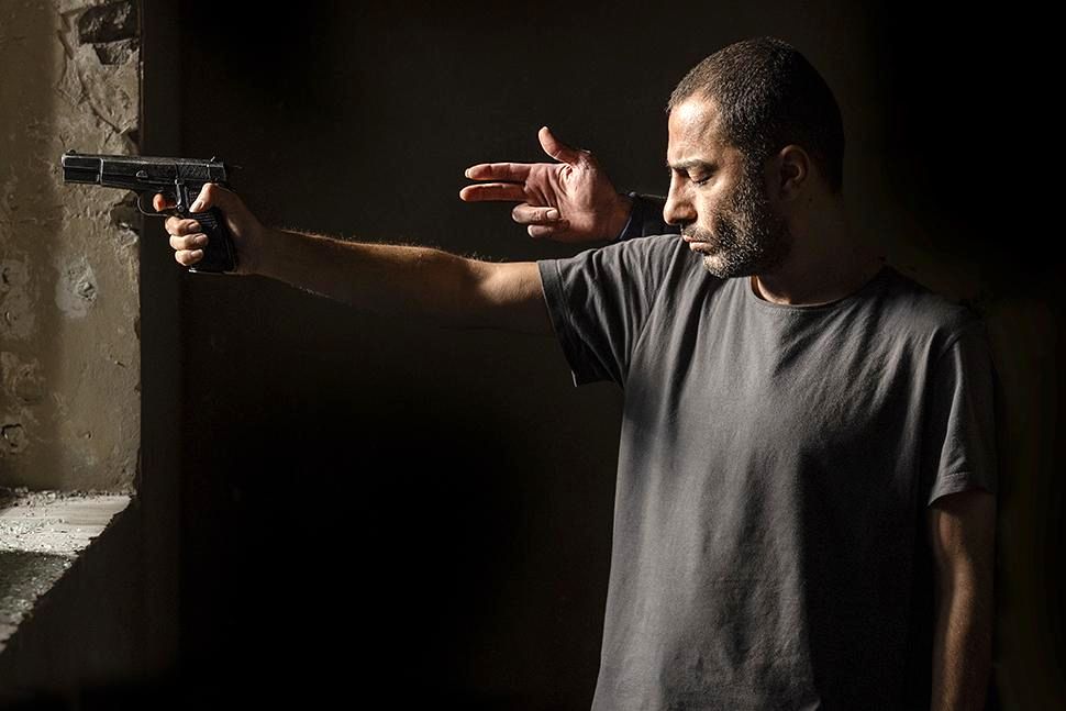 عکس العمل نوید محمدزاده به انتشار کردن غیر قانونی فیلمش؛ همه چیز درمورد فیلم «شب داخلی دیوار» 12 فیلم شب داخلی دیوار