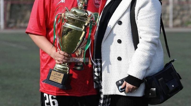 عکس‌| همسر هادی نوروزی در جشن پرسپولیس؛ هانی قهرمان شد!