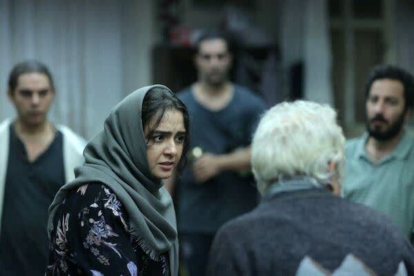 سینمای شگفت و غریب ایران و بازیگران بی حجاب/ توضیحات 2 تهیه کننده نقل از حالت آخرین فیلمی که ساختهاند 10 سینمای عجیب و غریب ایران ؛ توضیحات 2 تهیه کننده مطرح از وضعیت آخرین فیلمی که ساختهاند