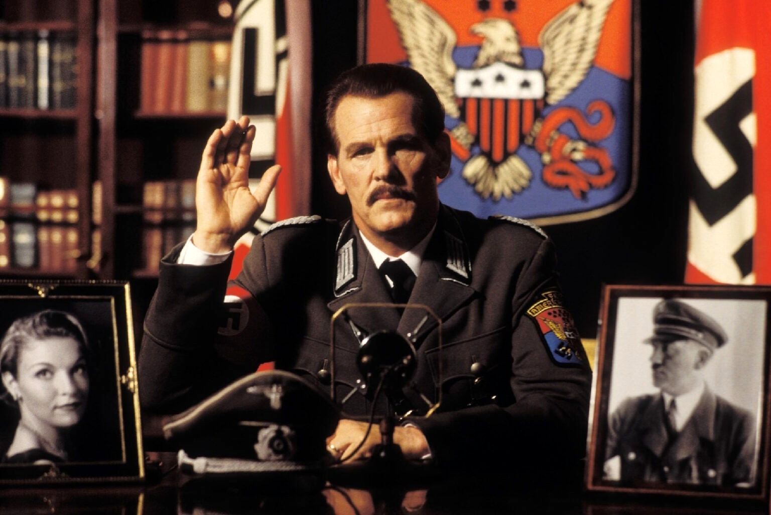 معارفه ۱۰ فیلم جاسوسی دلنشین در رابطه جنگ جهانی دوم_طلوع شرق 25 ۱۰ تریلر جاسوسی جذاب در مورد جنگ جهانی دوم؛ از Rogue Male تا Eye of the Needle