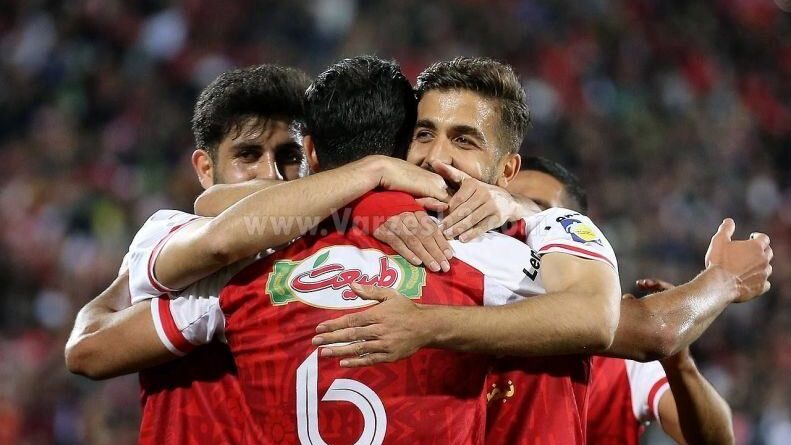 عکس‌| کنعانی با گل و رقص به ترکیب برگشت!