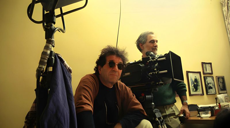 (عکس) ۲۵ سال قبل؛ داریوش مهرجویی هنگام فیلمبرداری «درخت گلابی»