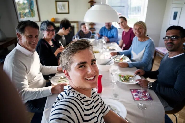 چرا در دیدارهای خانوادگی عصبی هستیم؟_طلوع شرق 7 چرا در دیدارهای خانوادگی عصبی هستیم؟