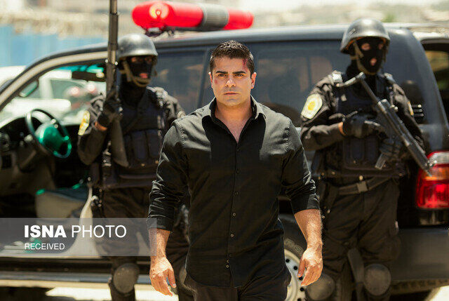 پسری که در ۵ سالگی با جمشید هاشم پور بازی کرد، کارگردان شد_طلوع شرق 9 54