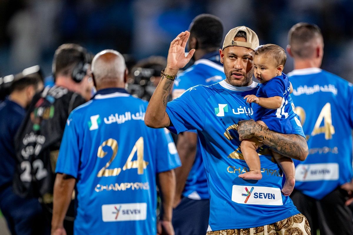 نیمار و دخترش در جشن قهرمانی الهلال عربستان / عکس_طلوع شرق 9 1715460692 953 نیمار و دخترش در جشن قهرمانی الهلال عربستان عکس طلوع