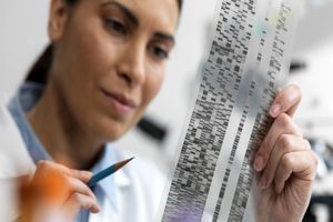 محققان توانستند ۱۲ ژن عامل سرطان سینه در زنان را شناسایی کنند