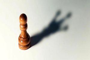 چطور بی هیچ حرفی خود را با اعتماد به نفس نشان دهیم؟