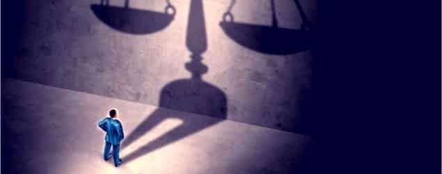 هنگامی دیگران را قضاوت می کنیم چه اتفاقی می افتد؟_طلوع شرق 13 وقتی دیگران را قضاوت می کنیم چه اتفاقی می افتد؟