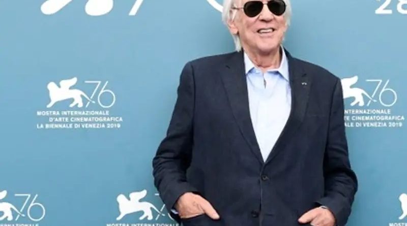 933e2852d82ced32fec09fbaf41929d990e5a9e9-566x800