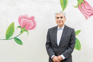 مردم با گوشت و پوست و خون خود هزینه تحریم را احساس می کنند