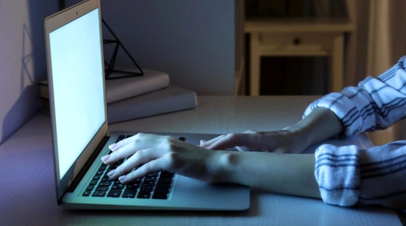 روشنایی نور موبایل و لامپ در شب می‌تواند خطر ابتلا به دیابت ۲ را افزایش دهد