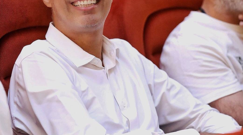 عکس| عادل فردوسی پور در مراسم مهران مدیری