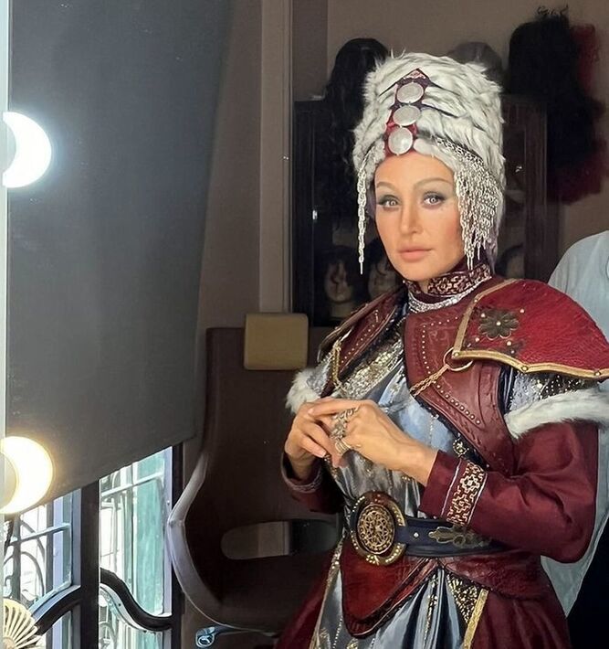 گریم و استایل دلنشین الناز شاکردوست در نقش تهمینه همسر رستم_طلوع شرق 6 14