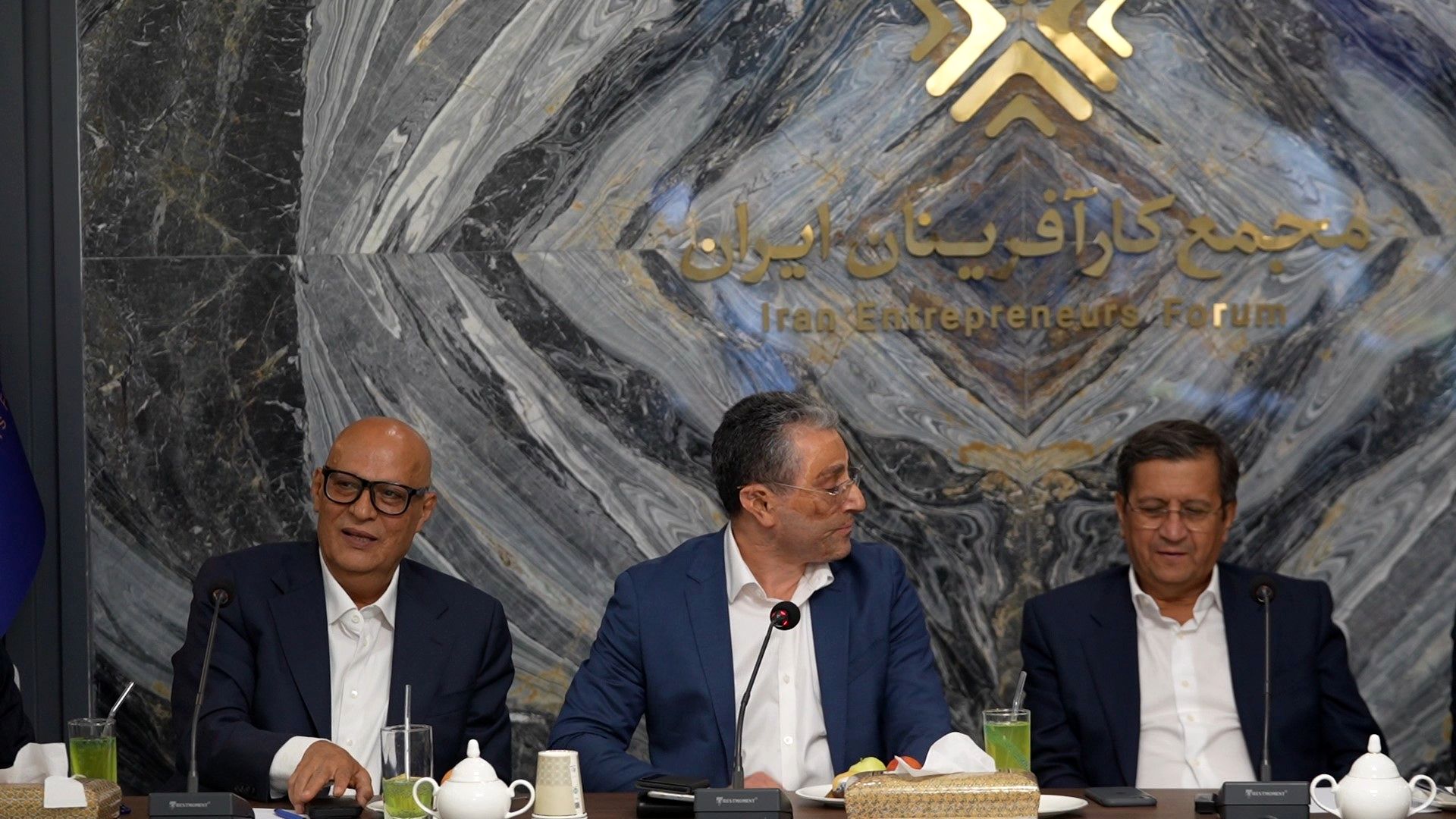 در قسمت اقتصادی با کارافرینان همفکری خواهم کرد_طلوع شرق 18 1724073205 230 در قسمت اقتصادی با کارافرینان همفکری خواهم کرد طلوع شرق