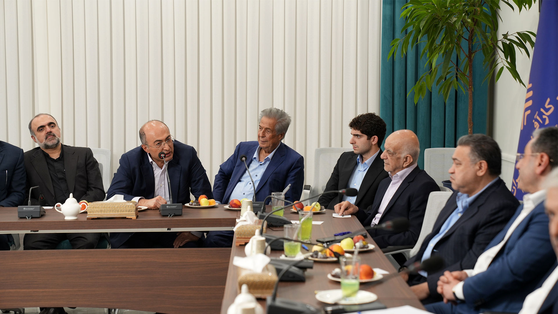 در قسمت اقتصادی با کارافرینان همفکری خواهم کرد_طلوع شرق 19 1724073205 608 در قسمت اقتصادی با کارافرینان همفکری خواهم کرد طلوع شرق