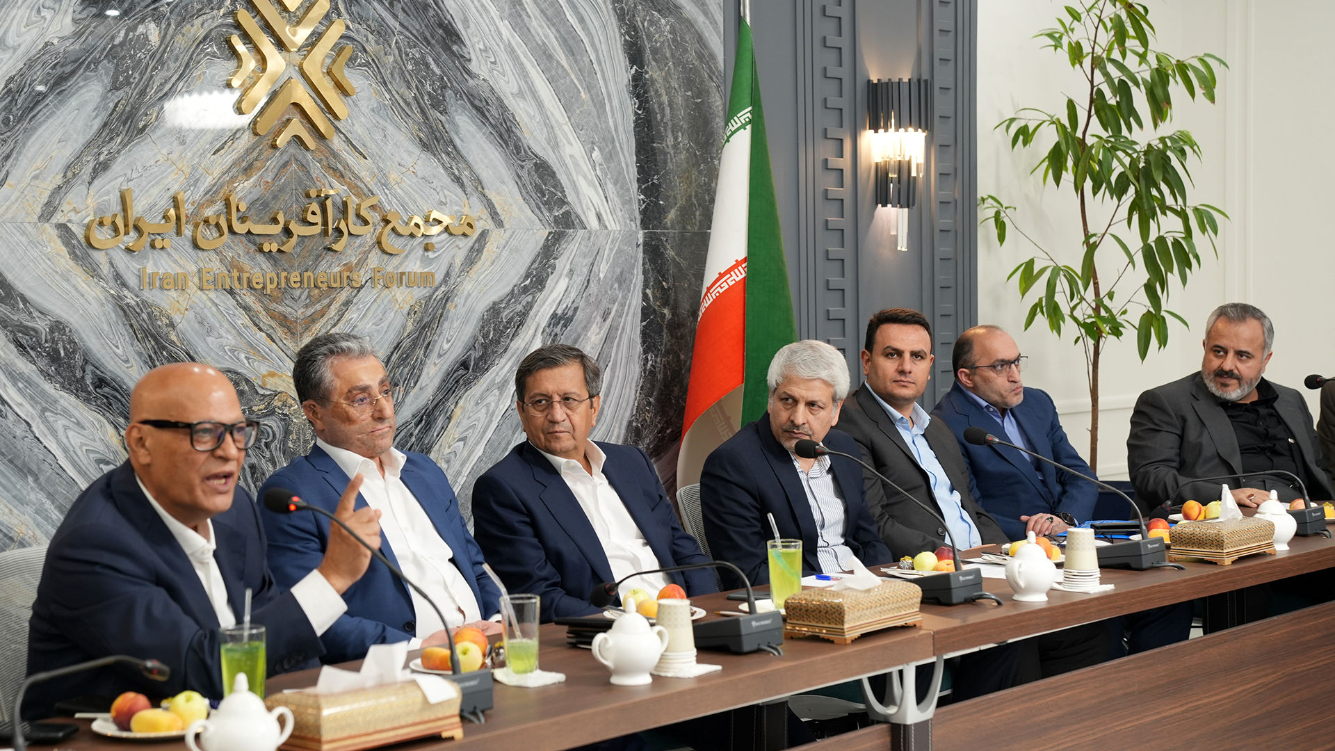 در قسمت اقتصادی با کارافرینان همفکری خواهم کرد_طلوع شرق 16 1724073205 968 در قسمت اقتصادی با کارافرینان همفکری خواهم کرد طلوع شرق