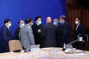 خواست اتاق بازرگانی مشهد برای عمل قضایی علیه دولت رئیسی/ باید از دولت سیزدهم که پدر فعالان اقتصادی را درآورده شکایت کرد/ دولت قبل گزارشاتی را اراعه خواهند داد که کذب محض است_طلوع شرق 1 درخواست اتاق بازرگانی مشهد برای اقدام قضایی علیه دولت رئیسی/ باید از دولت سیزدهم که پدر فعالان اقتصادی را درآورده شکایت کرد/ دولت قبل گزارشاتی را ارائه میدهند که کذب محض است