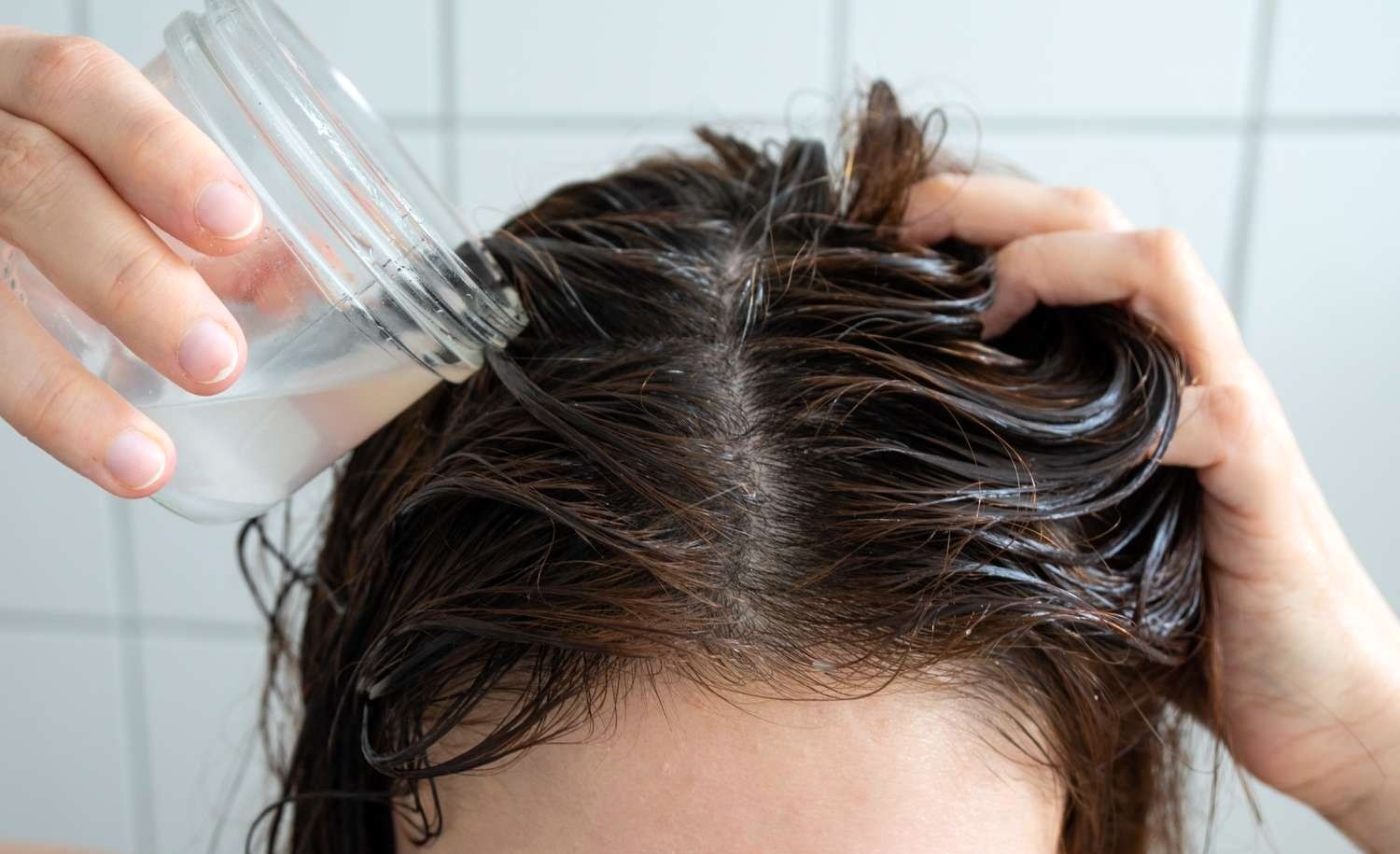 اگر ۶ ماه موهایمان را با شامپو نشوریم چه اتفاقی میافتد؟_طلوع شرق 4 اگر 6 ماه موهایمان را با شامپو نشوریم چه اتفاقی میافتد؟ / ترجمه