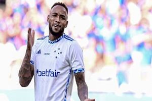 سریع‌ترین اخراج تاریخ فوتبال تنها در عرض ۳ ثانیه!/ ویدئو