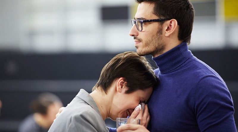 تسلی دادن فرد سوگوار می‌تواند کاری سخت و حساس باشد