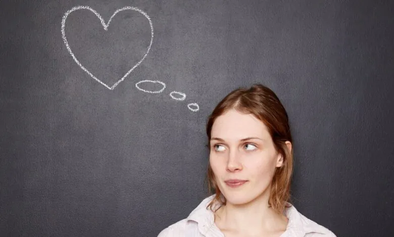 نشانه های کراش داشتن چیست؟_طلوع شرق 12 نشانه های کراش داشتن چیست؟ طلوع شرق.webp