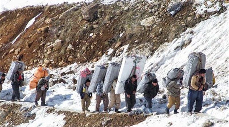 کولبری؛ شغلی اجباری که نیاز به راه‌حلی پایدار دارد