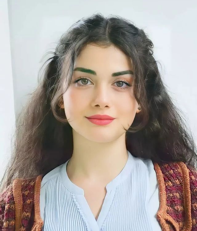 بانوی استانبول؛ سفیر تازه ترکیه در سازمان ملل/ زندگی نامه و عکس های شخصی اوزگه یاغیز، زیباترین زن ترکیه_طلوع شرق 21 ترک 10