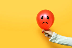 زنان با افزایش سن خشم را بیشتر احساس می‌کنند و کمتر بروز می‌دهند